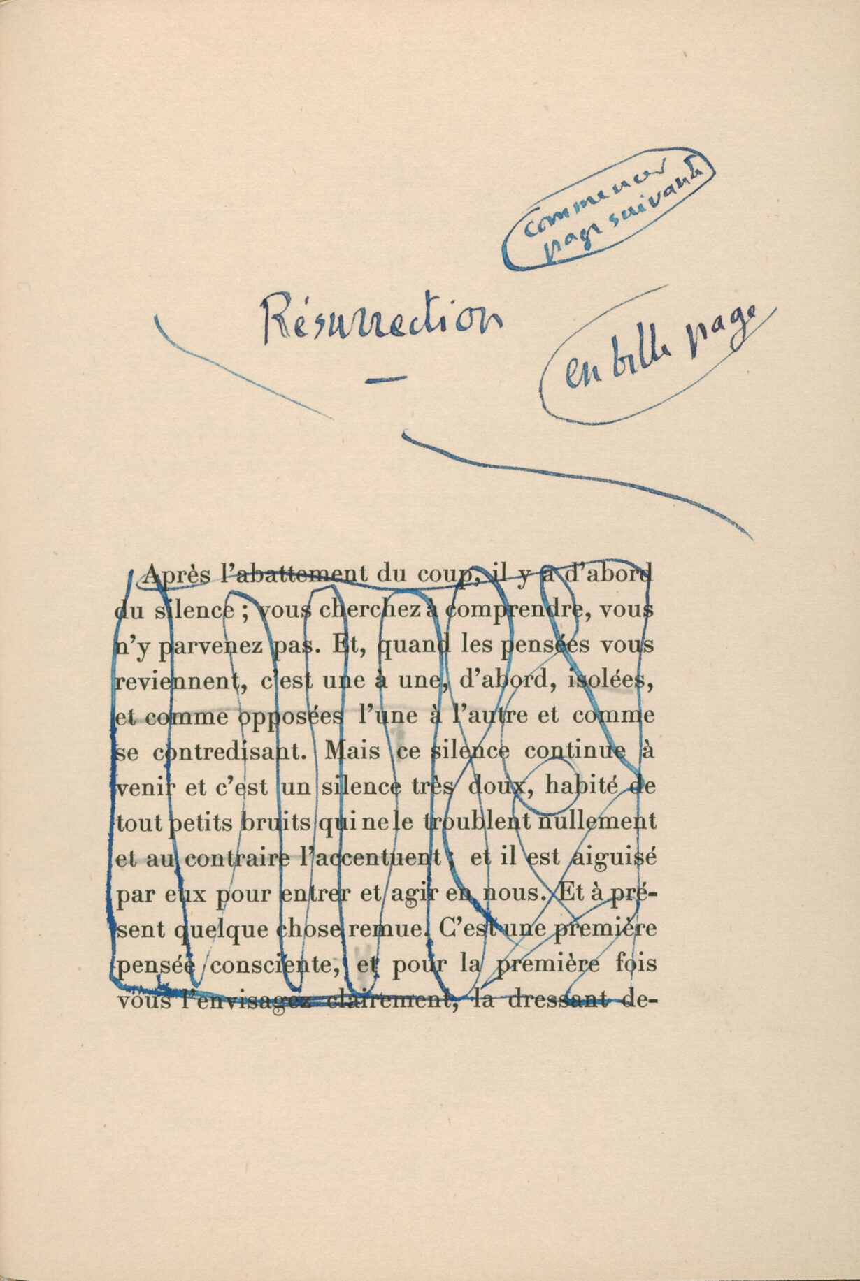 Page de livre dont le texte est barré à la main à l'encre bleue. Au-dessus, Ramuz a écrit le titre: 